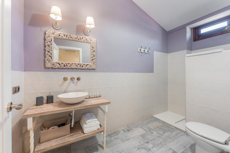 Bathroom 2, Sierra Palomera 2, Teruel
