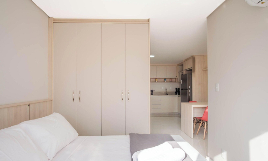 Room, Studio in a Condo w/ Pool 550m From Beach Tor0407, Imbituba