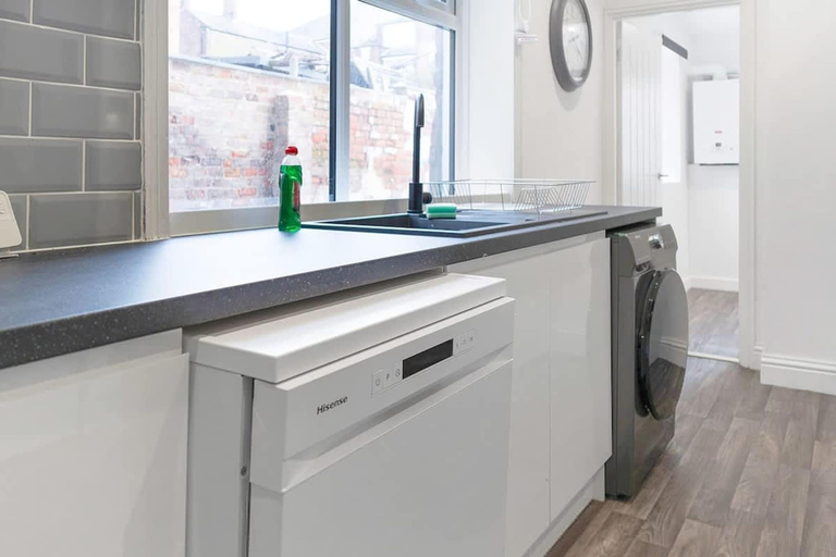 Room 3, Spacious Five Bedroom Family Home Group Stay Wifi, Sunderland