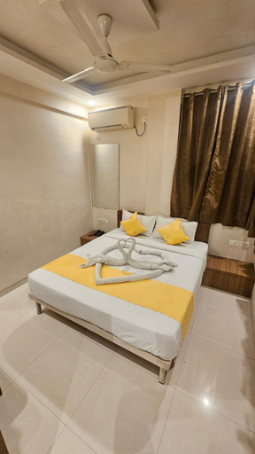 Bedroom 2, Hotel Trimurti Executive, Pune