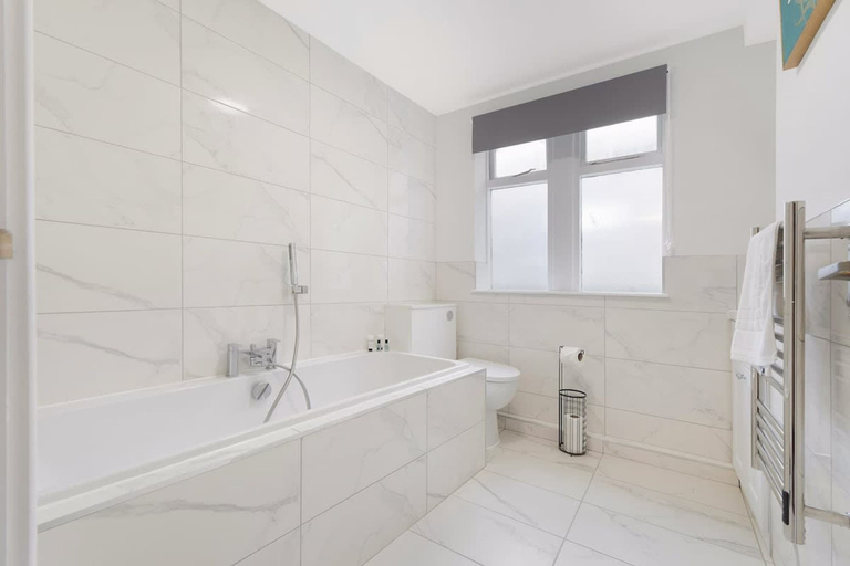 Room 5, Castle-side 2 Bed - Stroll to Historic Attractions, Durham