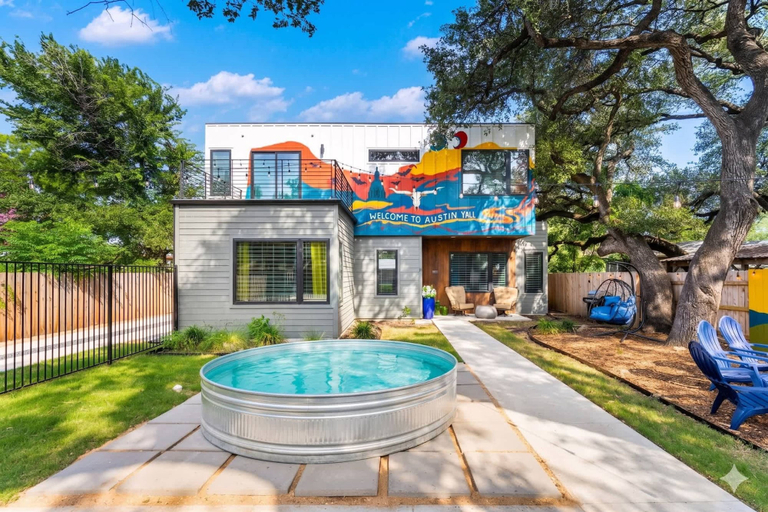 Room 5, ATX Getaway With Cowboy Pool Fire Pit Rooftop, Travis