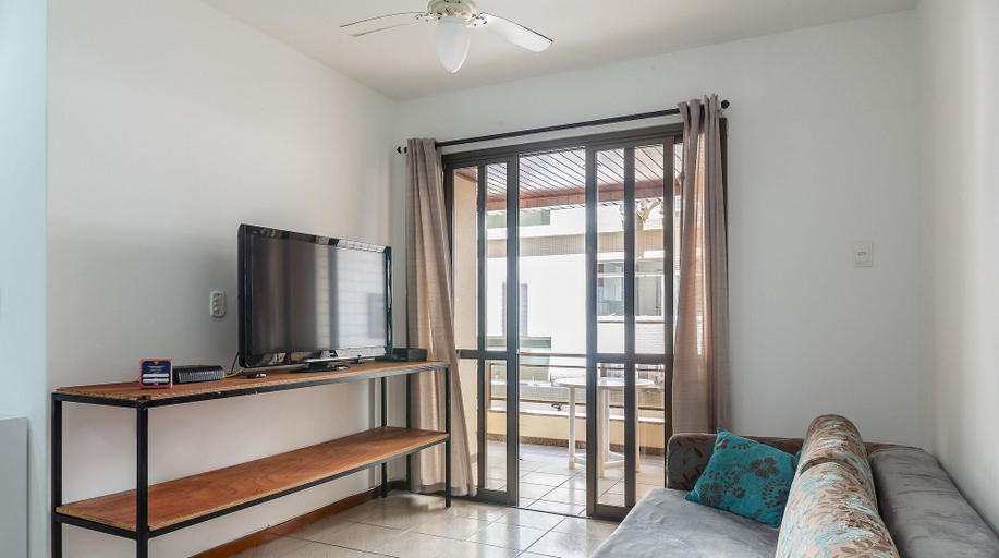 Living area, Beautiful Apartment Right on the Sand Ilh0107, Florianopolis