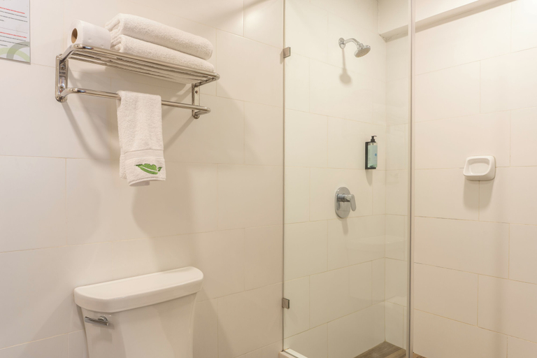 Bathroom 5, Victoria Regia Hotel, Maynas