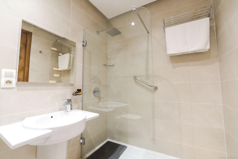 Bathroom, Mnar Castle, Fahs Anjra