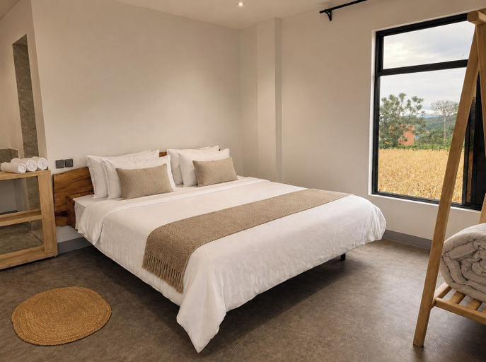 Room 4, Aurica, Meru