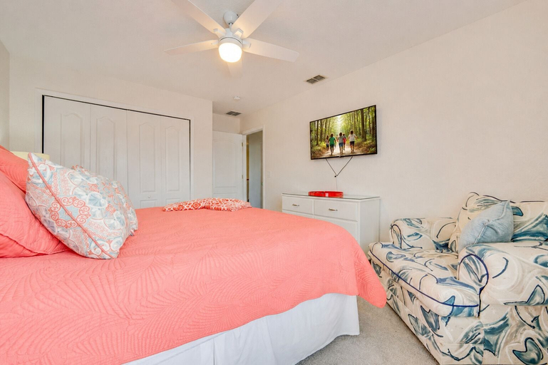Room 5, King's Way Haven - 7BR Golf-view Home With Pool and Game Room, Polk