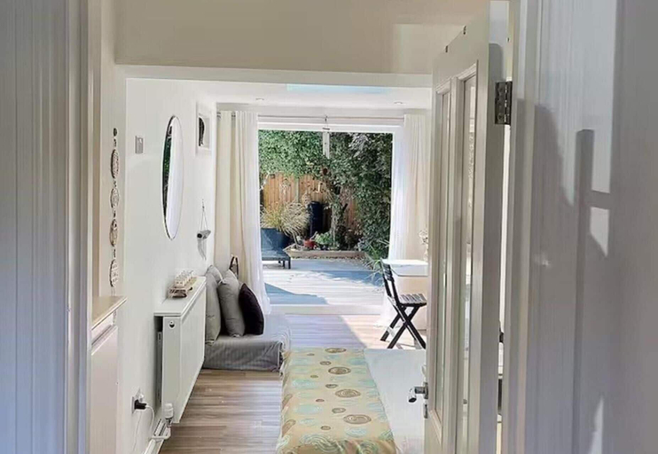 Room 5, Cozy Studio in Colchester - Perfect for Couples, Essex