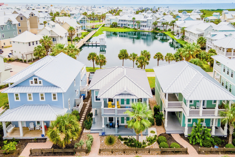 Exterior & Views