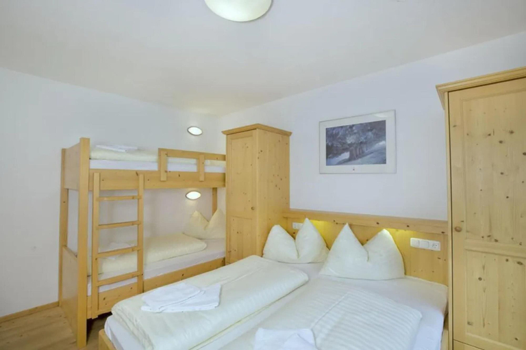 Room 3, Inviting Chalet in Wald im Pinzgau, Zell am See