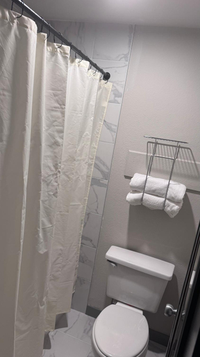 Bathroom 4, Midway Inn Brementon, Kitsap