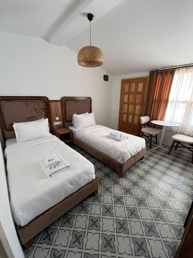 Bedroom 5, kai urla, Urla