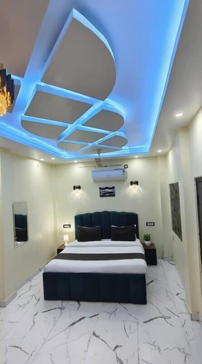 Room 4, GK Place, Varanasi