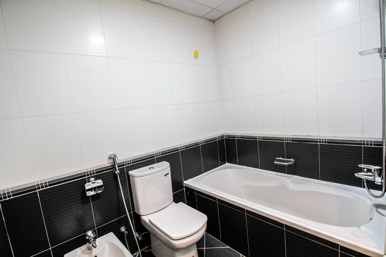 Bathroom 4, Spacious 1BR with Balcony in JLT, Dubai