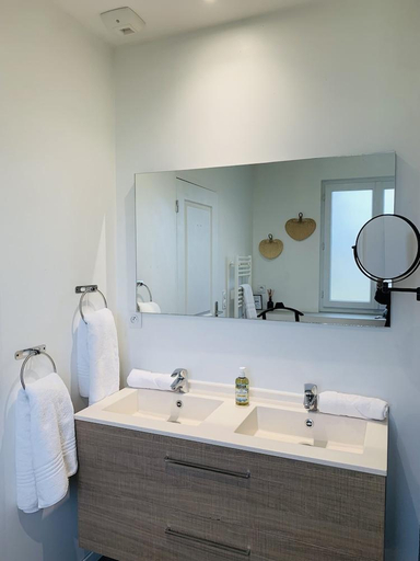 Bathroom 5, Le Château des Forges, Maine-et-Loire