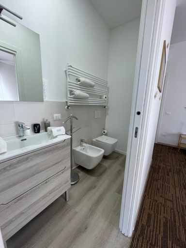 Bathroom, R&B MiDora, Modena