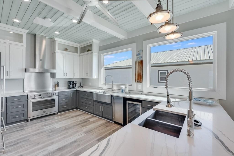 Private kitchen 4, Singing Waves, Gulf
