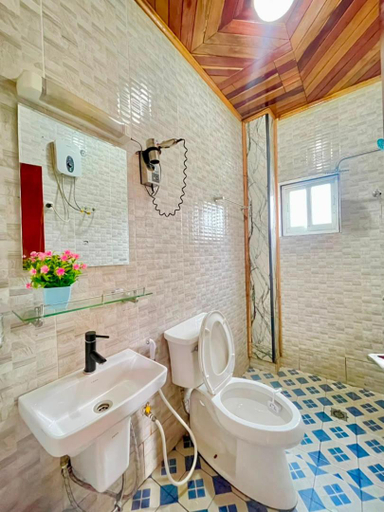 Bathroom 3, Bisso Hotel Bonaberi, Wouri