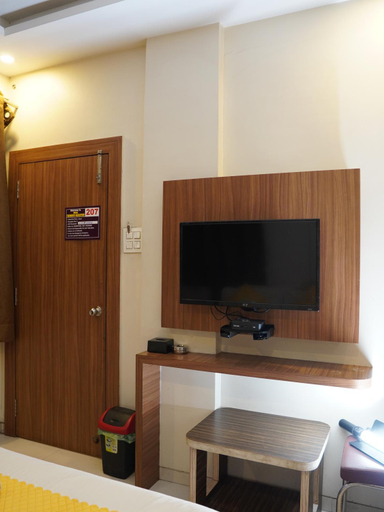 Others 5, Hotel Trimurti Executive, Pune