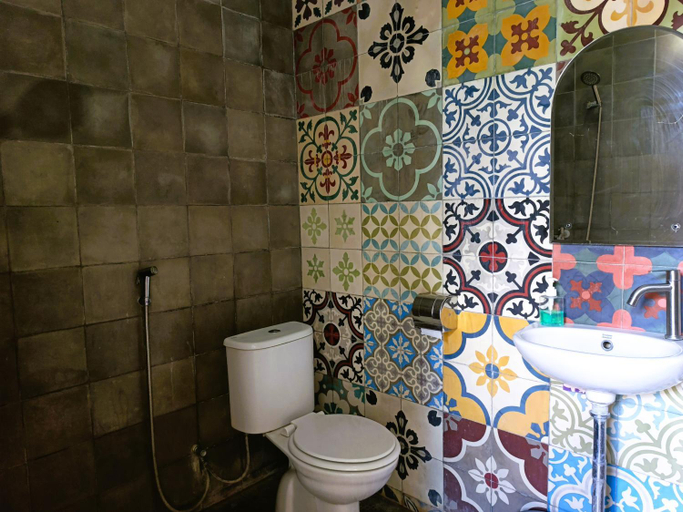 Bathroom 2, Villa Joglo Kawung - City Centre Paradise with Pool, Yogyakarta