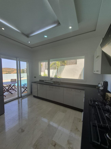 Others 3, Exclusive luxury villa private pool avec trois chambres deux salons and garden vu sur mer mnar, Fahs Anjra
