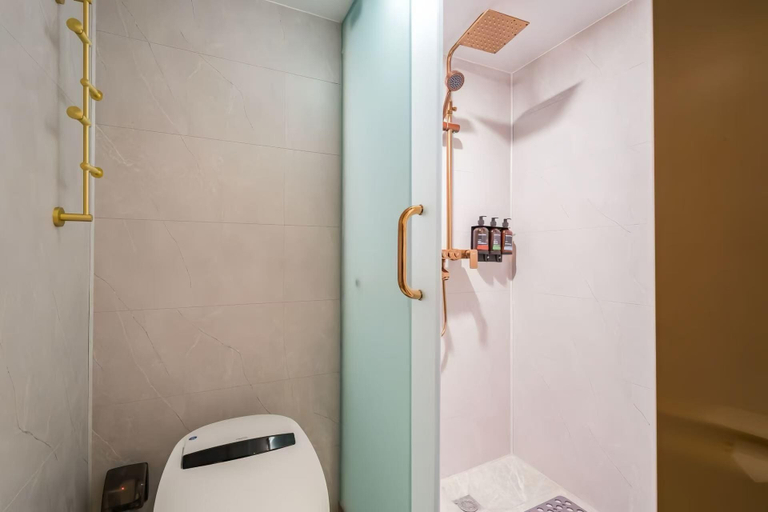 Bathroom 4, Dequan Luxury HuaYuan Hotel, Beijing