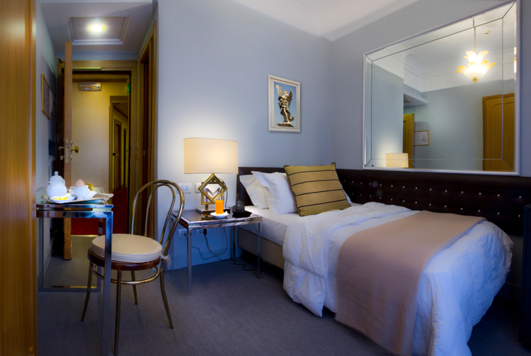 Bedroom 2, MARCELLA ROYAL HOTEL – ROOFTOP GARDEN, Rome