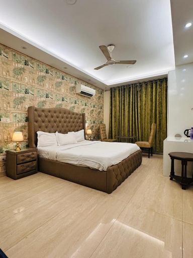Bedroom 4, Ambient Express Cr Park, Delhi