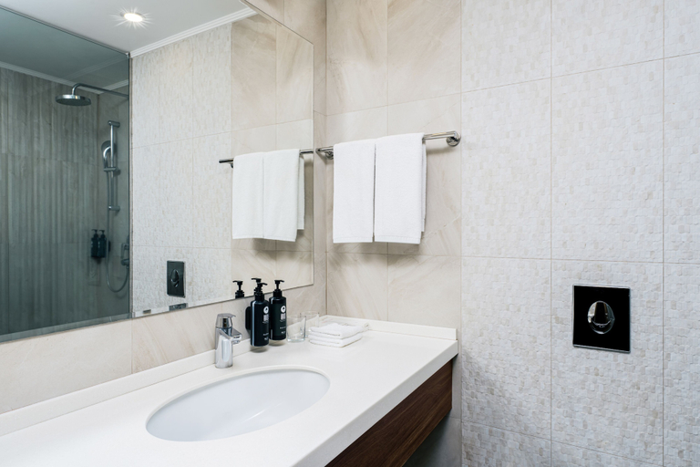 Bathroom 5, Ramada Hotel & Suites by Wyndham Yerevan, Yerevan