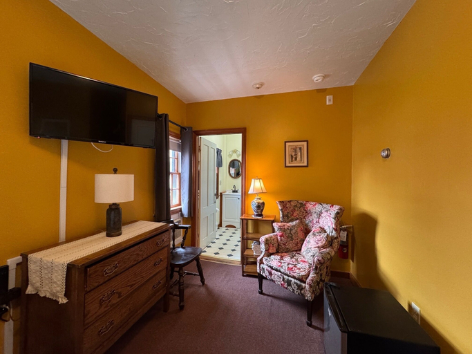 Others 5, Watership Inn, Barnstable
