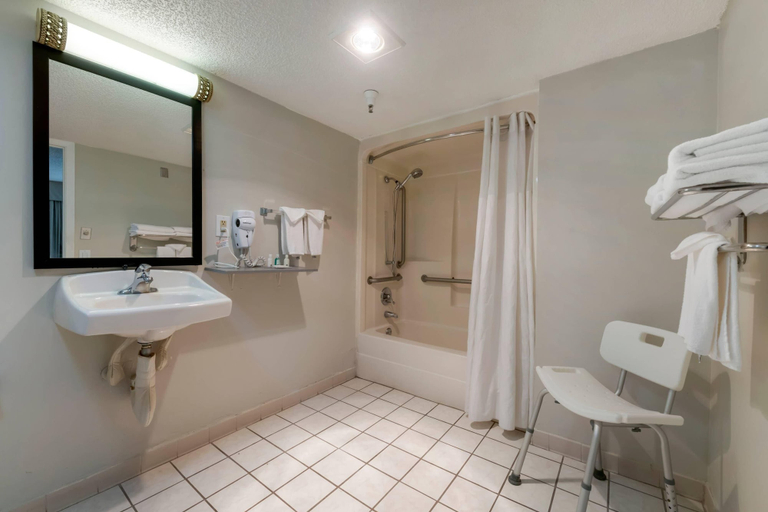 Bathroom 5, Quality Inn St. Augustine Outlet Mall, Saint Johns
