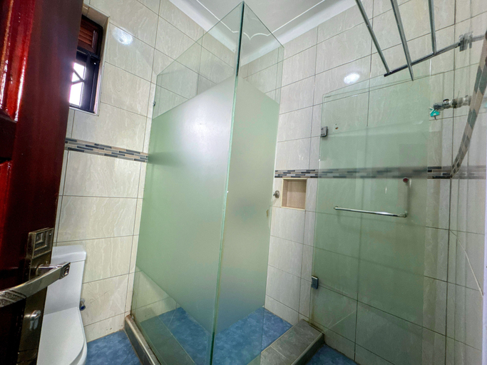 Bathroom 5, Harmony Heights Kla, Busiiro