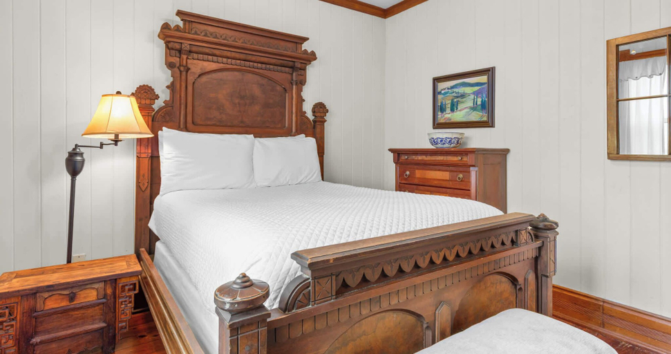 Room 3, The Gothic House With Beachfront, Escambia