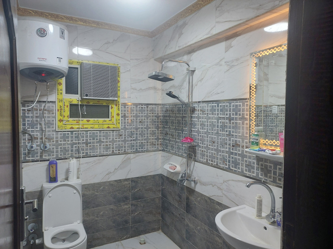 Bathroom, Mony Pyramids, Al-Ahram