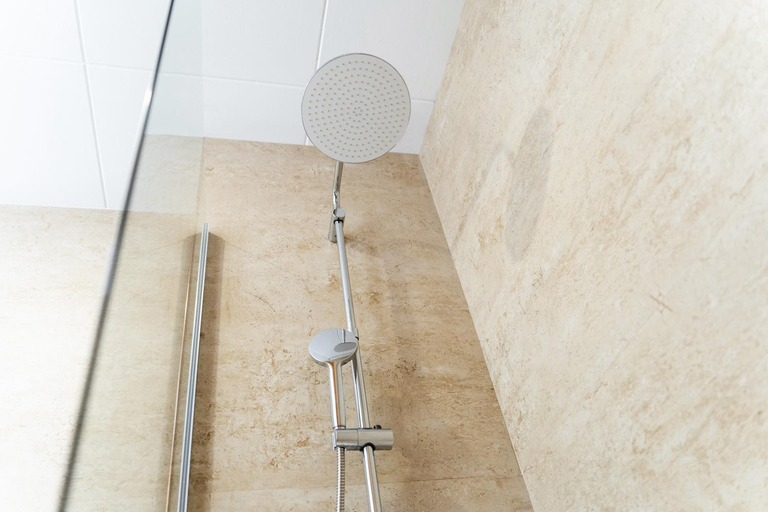 Bathroom 3, Sunny apartment 3 blocks to the beach, Barcelona