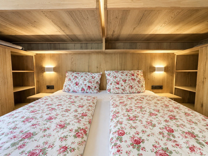 Bedroom 5, Chalet With 2 Apartments in Kirchberg, Kitzbühel