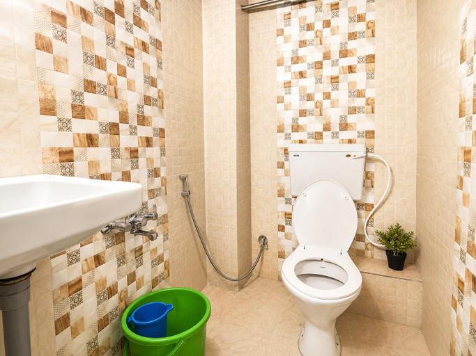 Bathroom 3, Hotel Candolim Aloft, North Goa