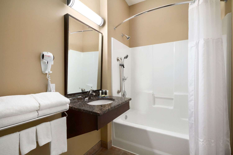 Bathroom 3, Super 8 By Wyndham Regina, Division No. 6