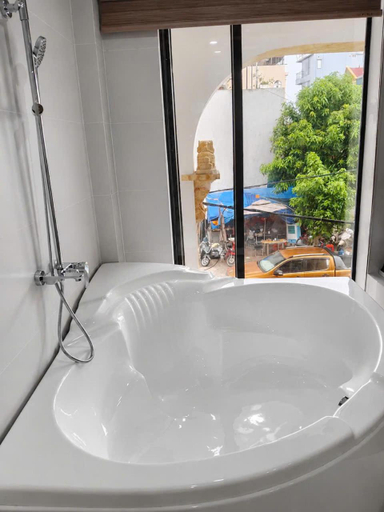 Shower 4, Uniland Ninh Bình Hotel, Ninh Bình