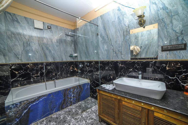 Bathroom 5, Rain Rock Villa, Salem