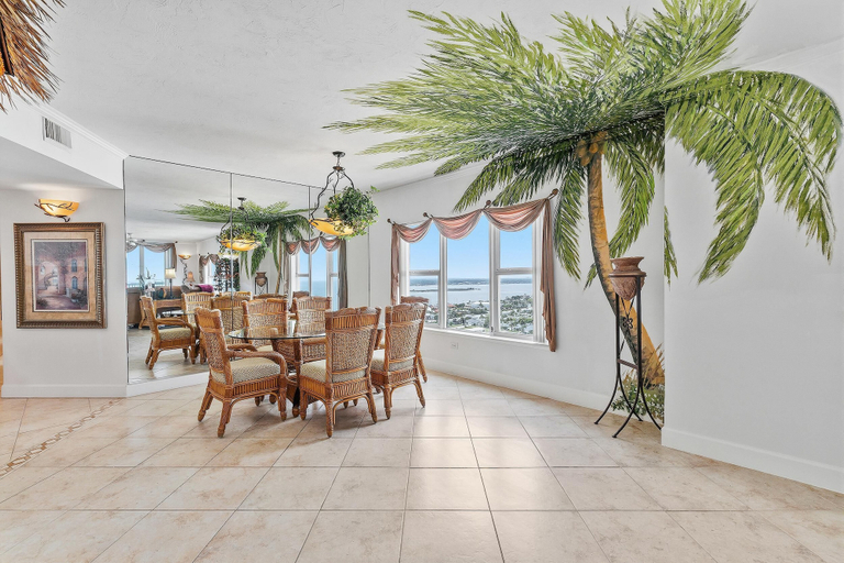 Dining 2, Dimucci Towers Ten 1901, Volusia