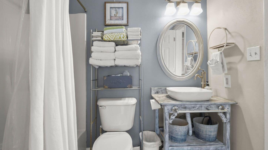 Bathroom 5, Crystal Village II 15B, Walton