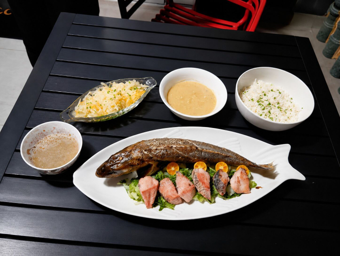 Food & Drinks, Roche Kerlan Apartments