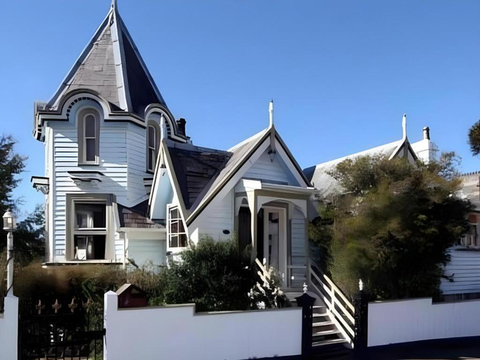 Exterior & Views 1, Hulmes Court, Dunedin