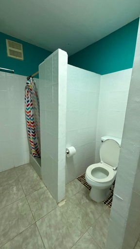 Bathroom 3, The Corner Hostel, Antón