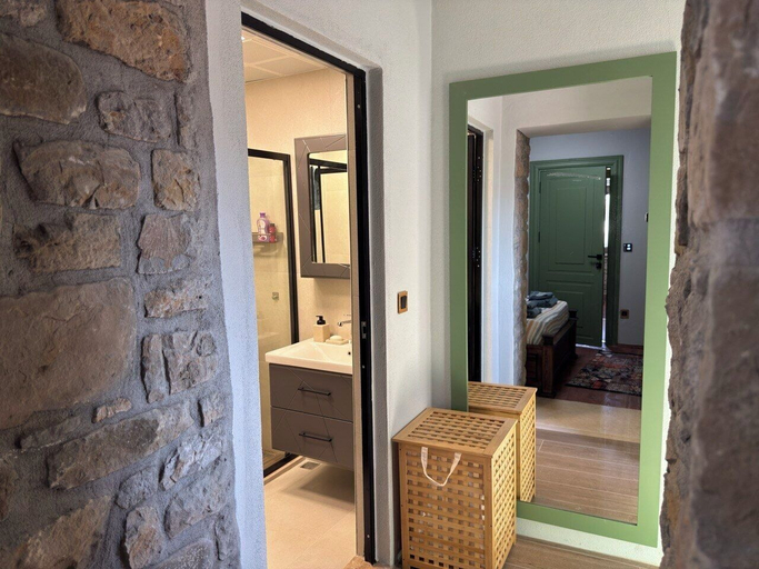 Bathroom 5, Center Stone Guest House, Gökçeada