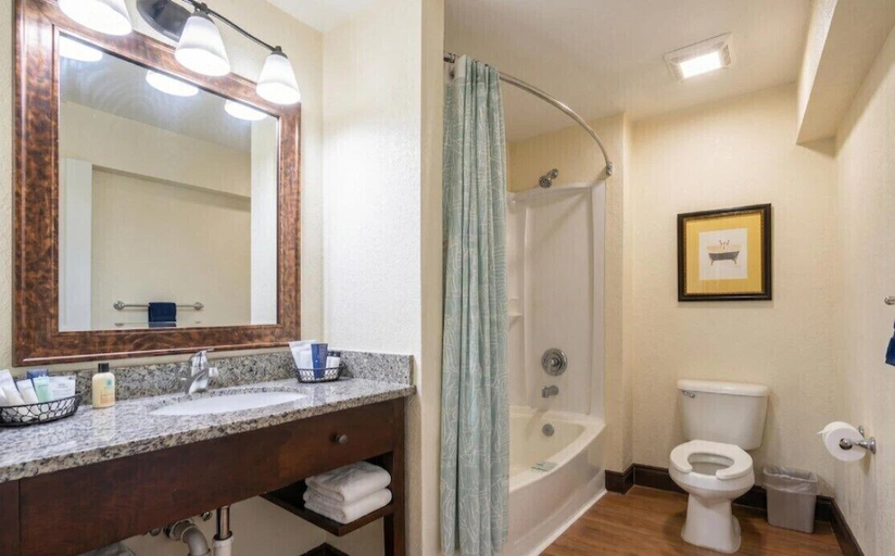 Bathroom 3, Sacramento Inn and Suites, Sacramento