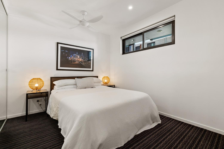Bedroom, Modern Quiet 1 & 2 Bed Apt Opposite Albert Park, Melbourne