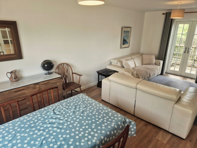 Living area 2, 2 Bed House - Sleeps 4 - Pets - Parking - Beach, Highland