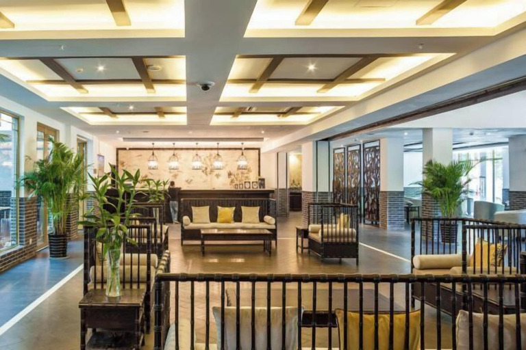 Lobby lounge